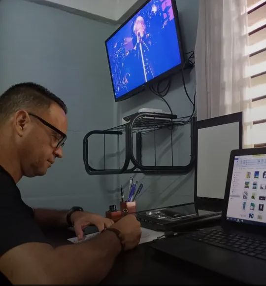 Javier: que reciban mis dibujos son el mayor premio