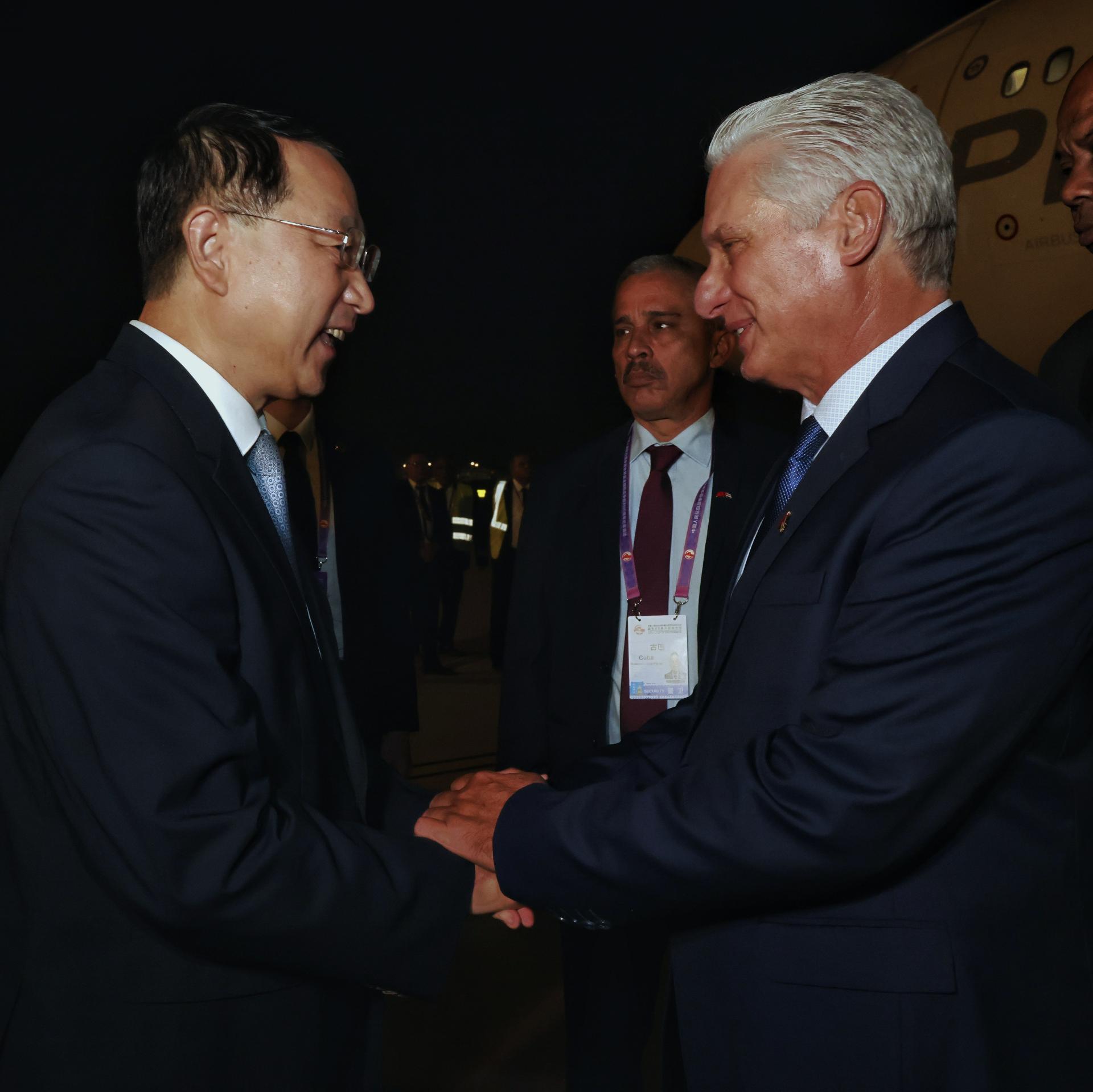 Miguel Díaz-Canel llega a Beijing para asistir al acto por el 80 aniversario de la victoria china en la Guerra Antifascista Mundial