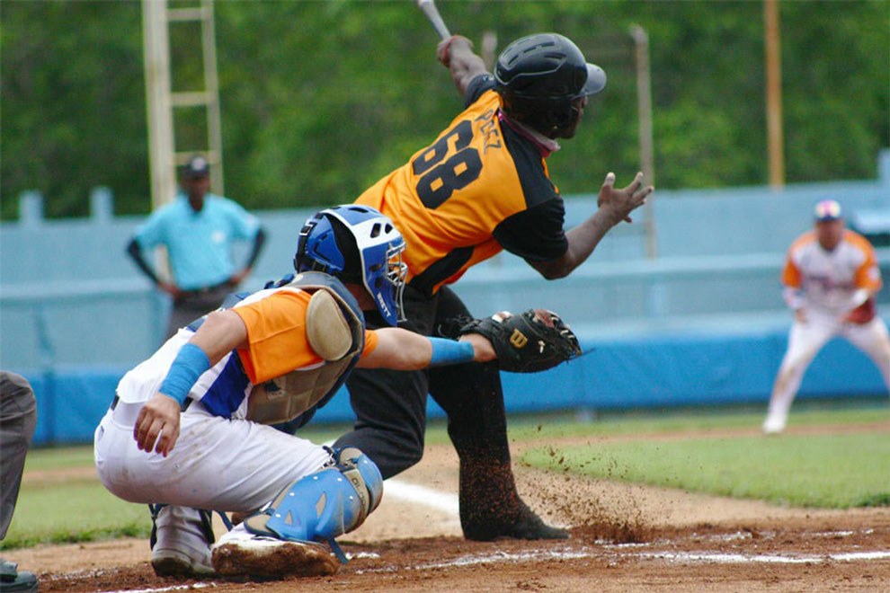 Yoasnier Emilio Pérez, el único que ha impulsado carreras por los Leopardos. Foto: Roberto Javier Bermúdez Portal/Periódico Escambray.