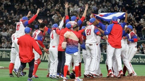 Nota de protesta de la FCBS: “Los peloteros cubanos ganaron, en el terreno, su derecho a participar en el VI Clásico Mundial de Béisbol”