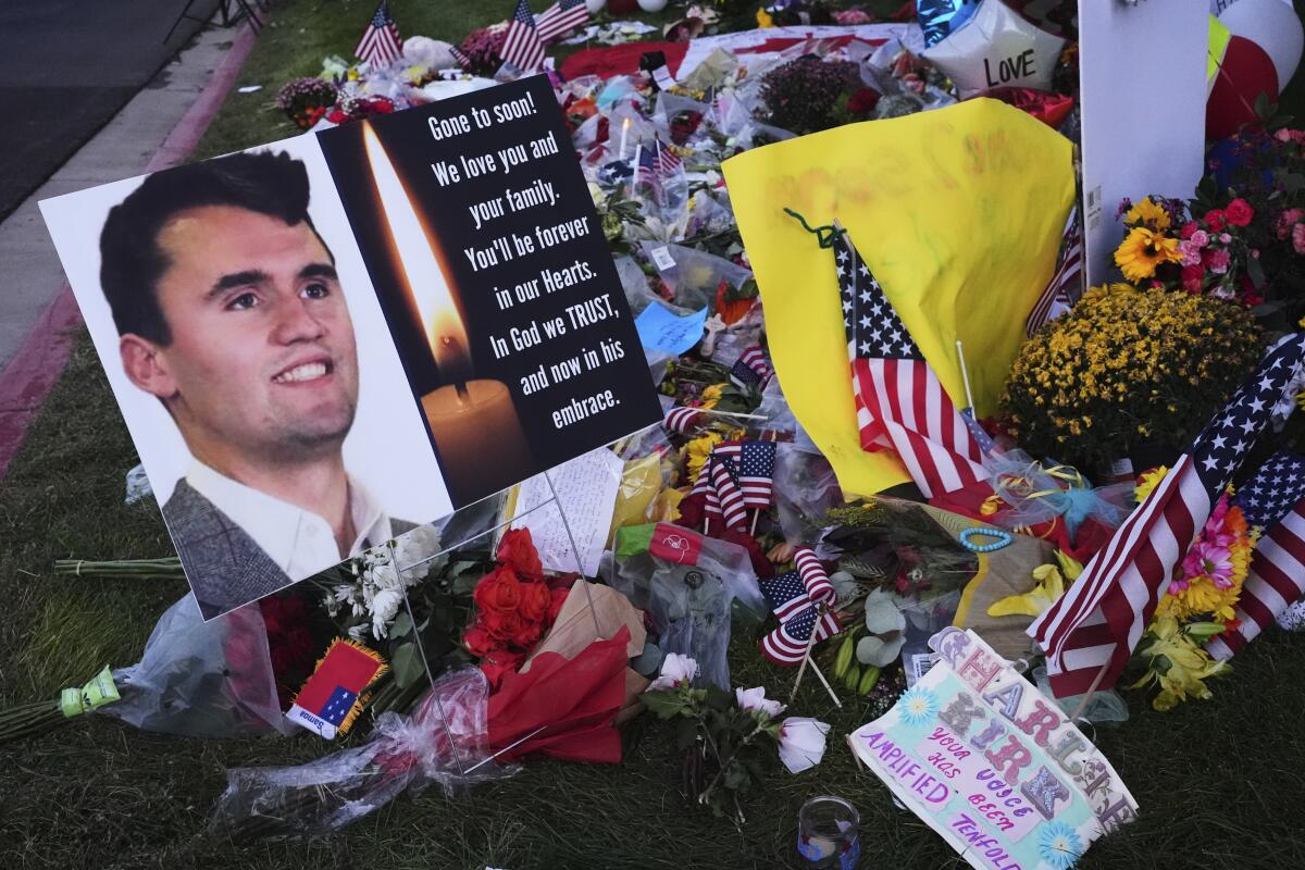 Estados Unidos podría cancelar visas a extranjeros que justifiquen en redes sociales el asesinato de Charlie Kirk