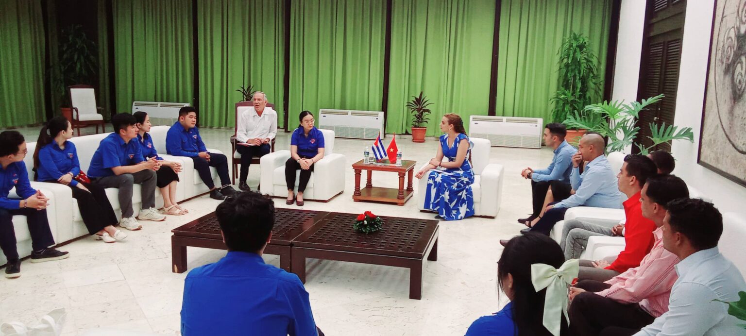 Recibió Primera Secretaria de la UJC a delegación juvenil comunista de Vietnam