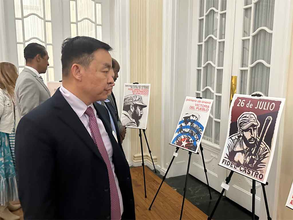 Inauguran en Embajada de Cuba en EEUU expo dedicada a Fidel Castro