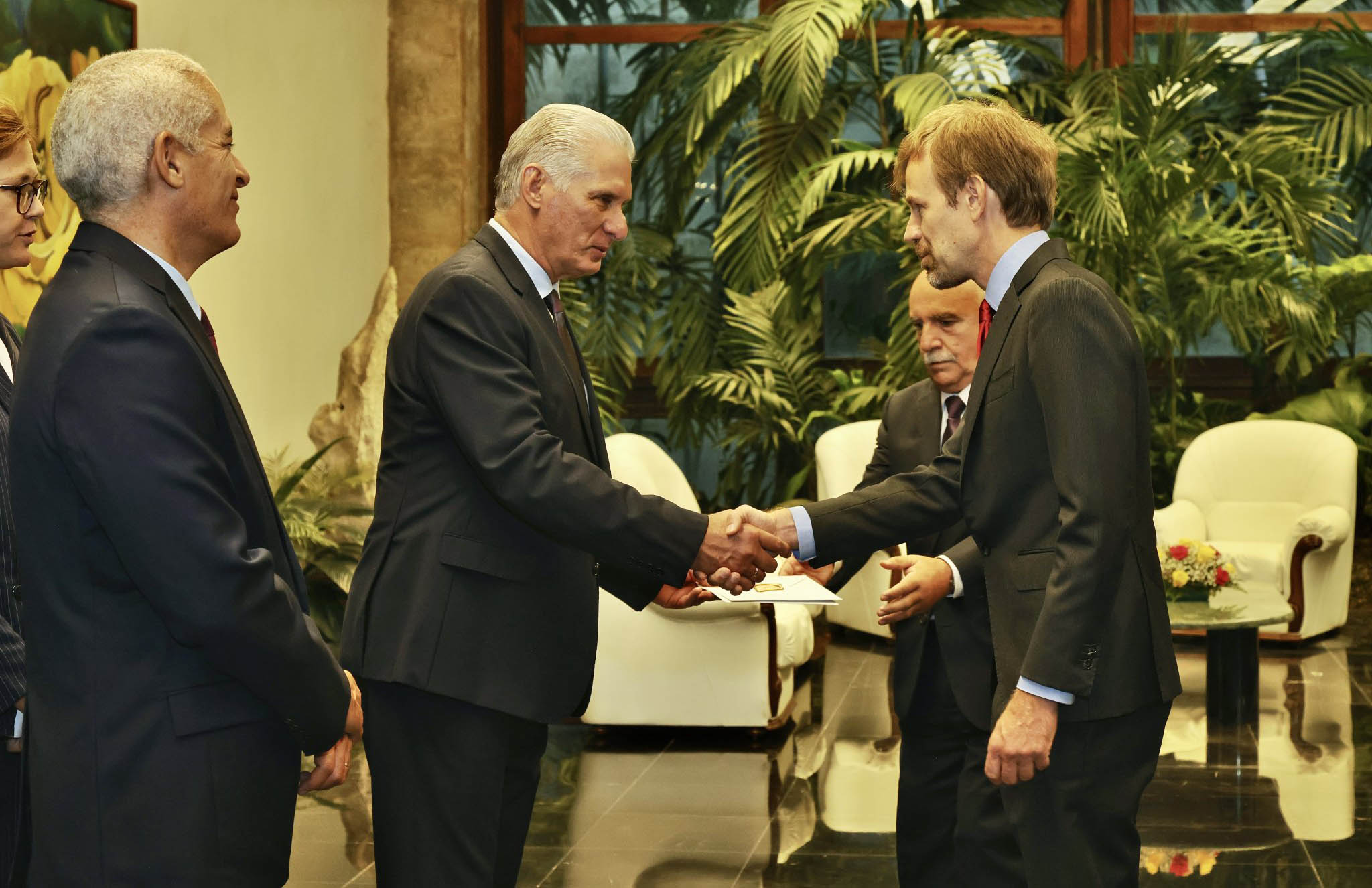 Recibió Díaz-Canel cartas credenciales de 10 nuevos embajadores