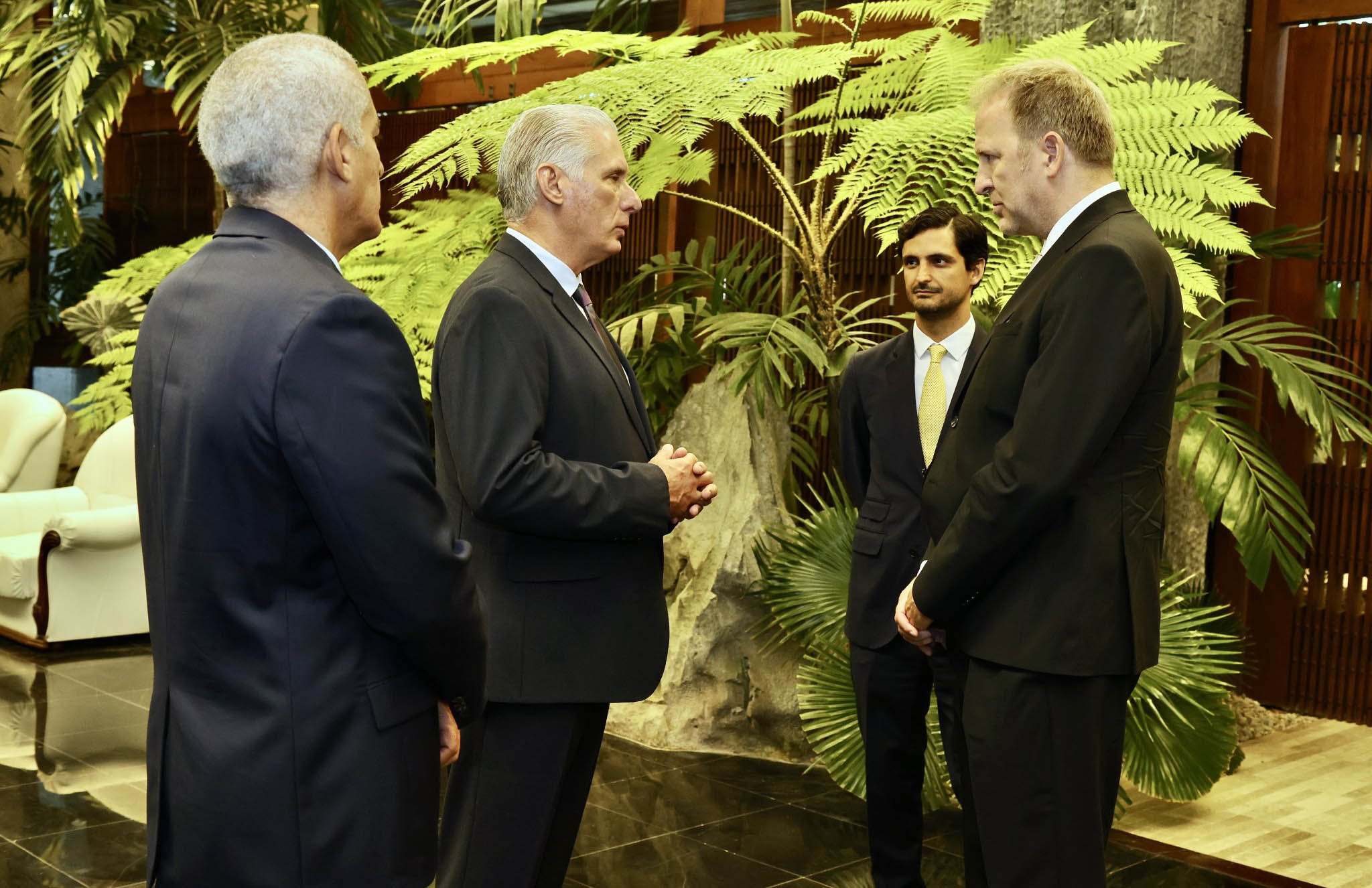 Recibió Díaz-Canel cartas credenciales de 10 nuevos embajadores