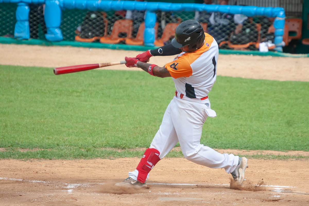 Enfrenta Villa Clara a Santiago de Cuba en la Serie Nacional de Béisbol