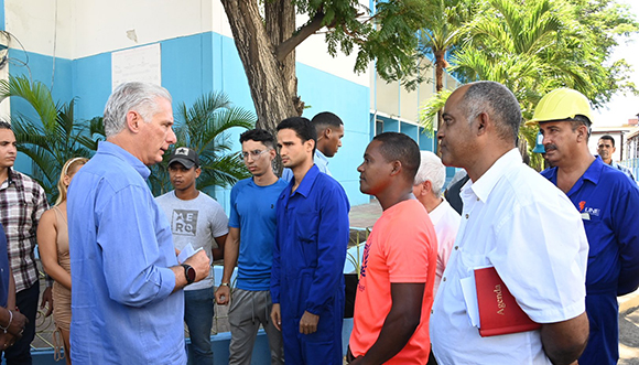 Díaz-Canel visita la termoeléctrica Renté en Santiago de Cuba para chequear recuperación del sistema eléctrico