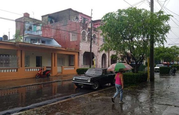 Onda tropical incrementará probabilidad de lluvias en Cuba oriental, advierte Defensa Civil