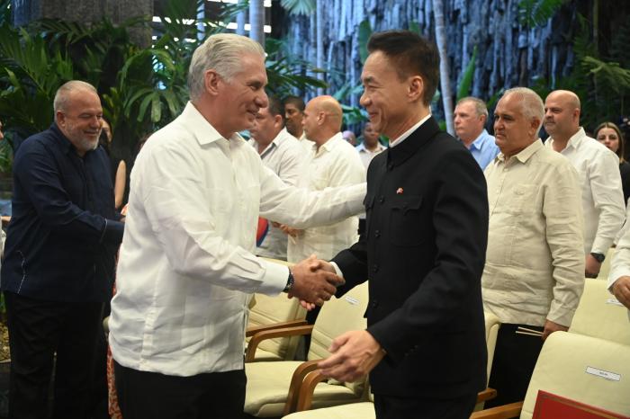 Cuba y China: la fuerza ilimitada de dos revoluciones genuinas