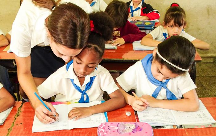 Lista la familia cubana para un nuevo curso escolar