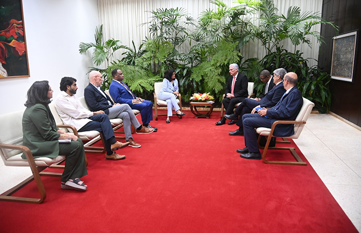 Presidente cubano recibió a congresistas estadounidenses en La Habana