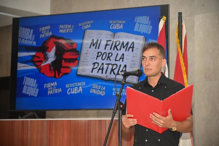 Una firma por la paz, y por el sagrado deber de defender la Patria