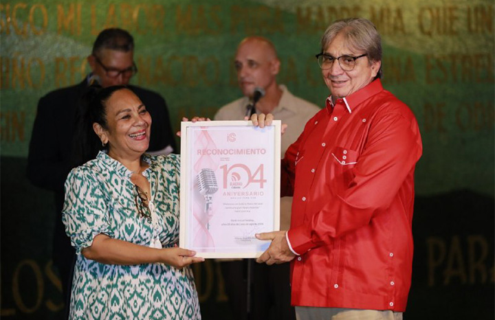 Celebran aniversario 104 de la Radio Cubana