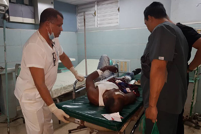 Dos fallecidos y 27 lesionados en accidente masivo en Camagüey