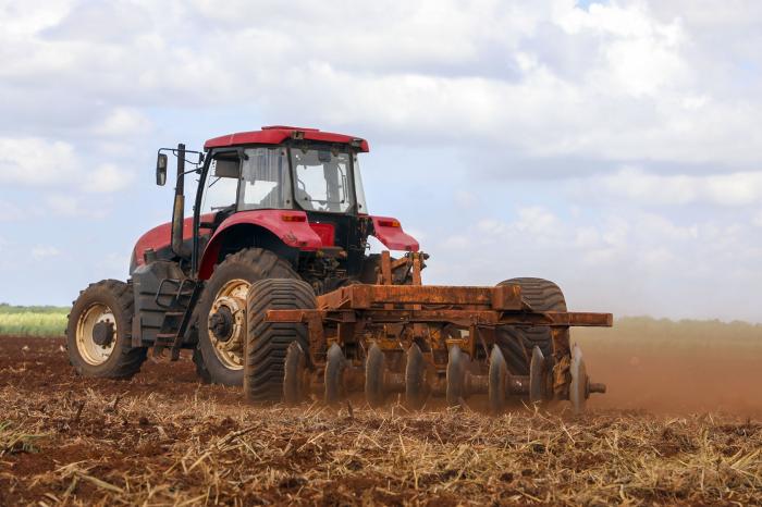  Entre las prioridades del trabajo está una mayor agilidad en la entrega de tierras y un aprovechamiento más eficiente de los medios que se disponen. Foto: Ortelio González Martínez 