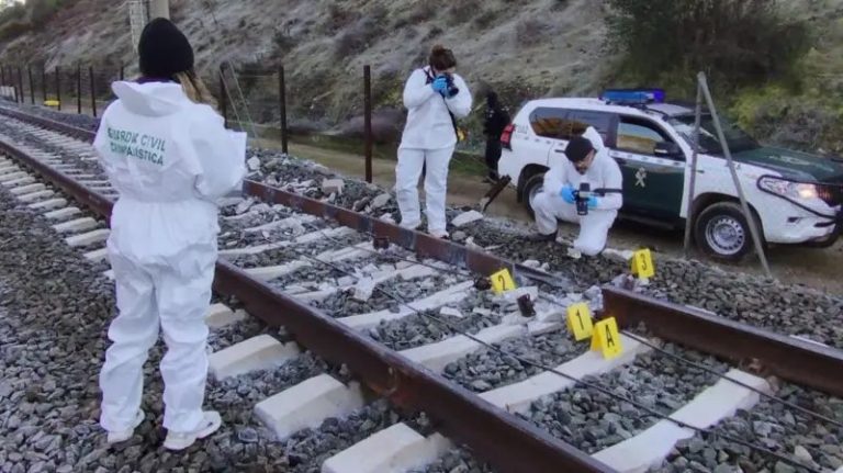 Informe preliminar apunta a rotura de vía como causa del accidente de trenes en España
