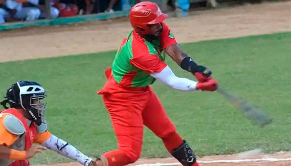 Béisbol cubano: Villa Clara pone al campeón contra las cuerdas