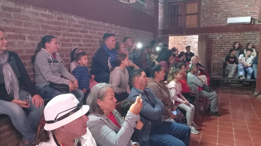 Abracadabra se roba interminables aplausos tras estrenar «Pepe» en El Mejunje 