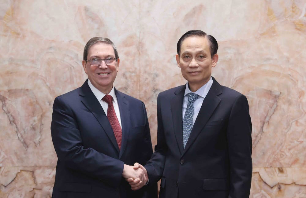 Realiza canciller cubano visita a Vietnam como enviado especial