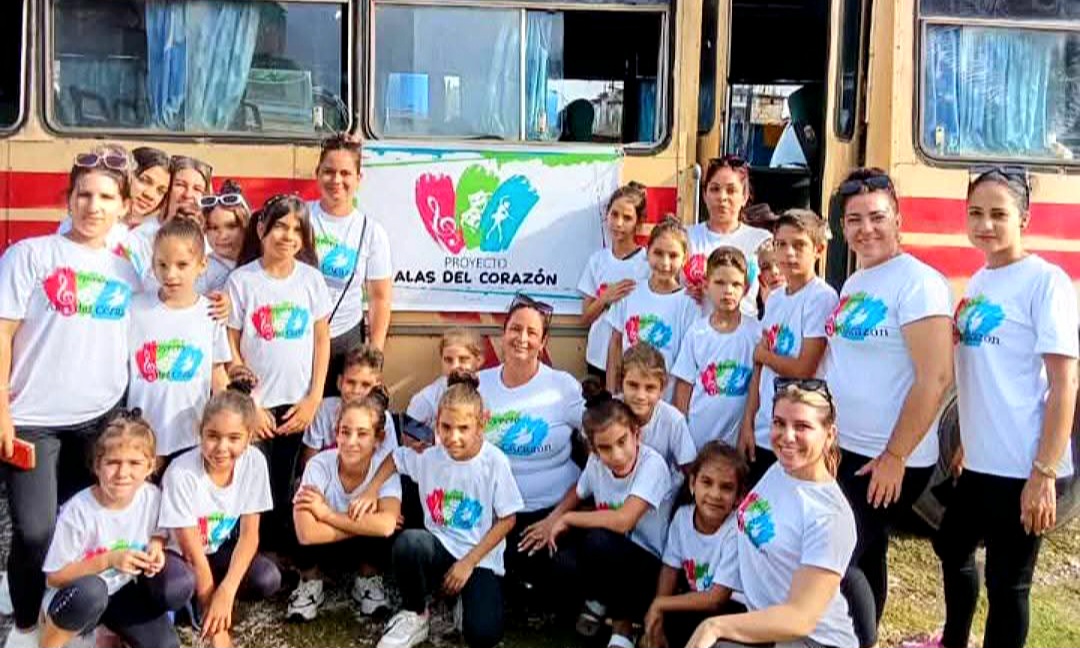 Con creatividad y vocación, los instructores de arte transforman las comunidades