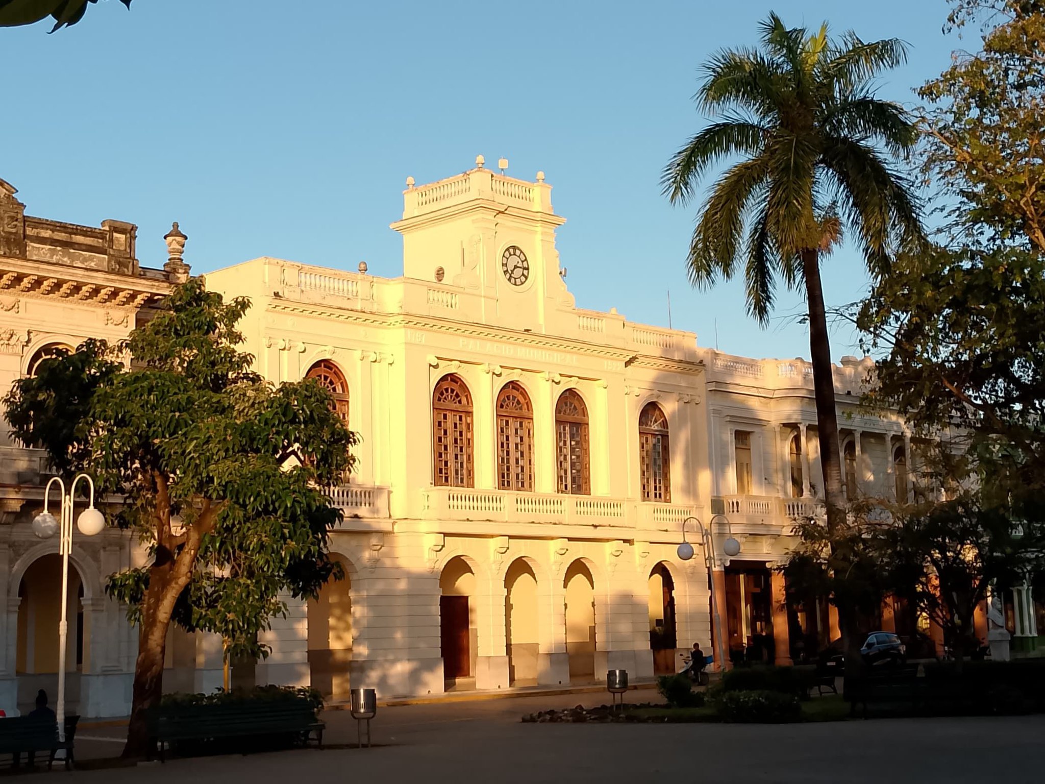 Esta semana continúa en la Radio Revista W, de CMHW, el segmento informativo especial, conducido por el periodista Abel Falcón Curí, en el que comparecen autoridades de diferentes instituciones y organismos con detalles de las medidas que han adoptado para enfrentar el desabastecimiento de combustible.