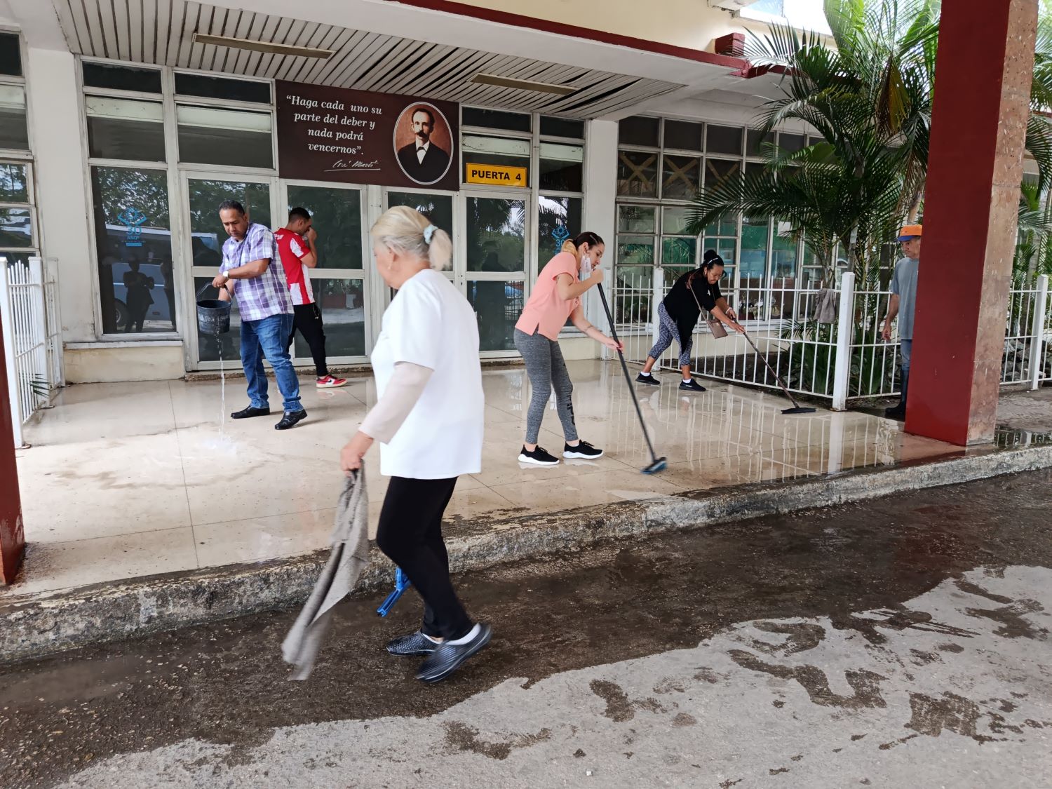 Trabajadores villaclareños respaldaron la limpieza de hospitales