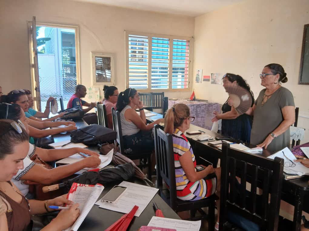 En Encrucijada, seminario municipal de preparación para el venidero curso escolar 
