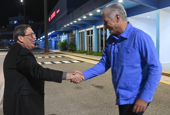 El presidente de la República, Miguel Díaz-Canel Bermúdez, recibió en la madrugada de este viernes al canciller cubano Bruno Rodríguez Parrilla. Foto: @DiazCanelB.