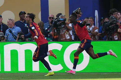 Con gol de Ferran, España impone su juego y se proclama campeona del mundo