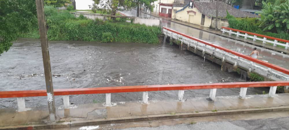 Intensas lluvias en la tarde de este domingo en Santa Clara