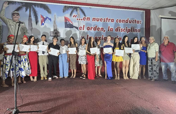 Celebró acto de graduación centro de enseñanza artística de Villa Clara 