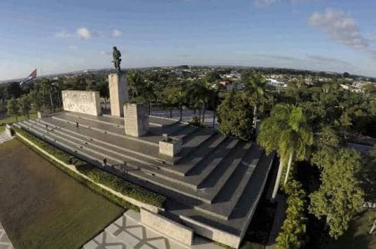 En el centro de la isla «Son los sueños todavía»