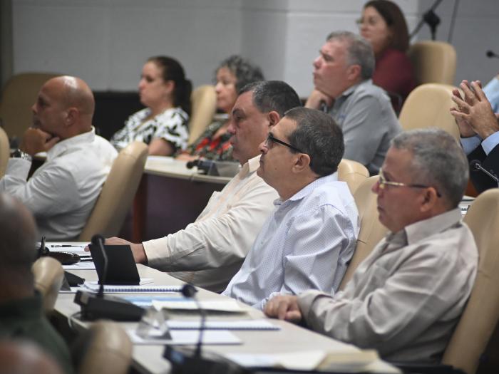  Aunque las opiniones fueron diversas sobre el alcance y la implementación de las medidas, hubo coincidencia en que resultan imprescindibles para revitalizar la economía y preservar las conquistas del socialismo. Foto: Estudios Revolución 