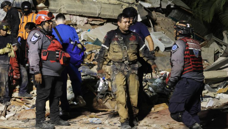 Venezuela eleva a 235 los muertos y a 4 300 los heridos por doble sismo