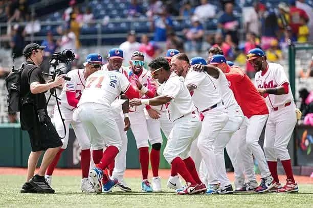 Conquista el villaclareño Denny Larrondo la segunda victoria de Cuba en el VI Clásico Mundial de Béisbol