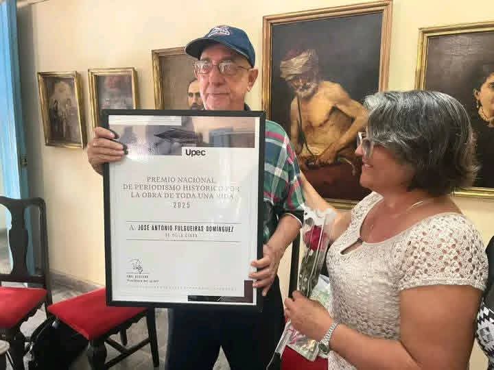 Entregan Premio Nacional de Periodismo Histórico por la obra de la vida a José Antonio Fulgueiras Domínguez