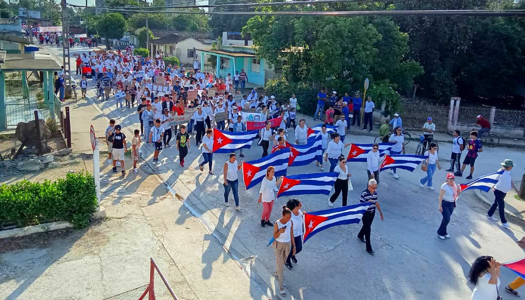 Desfile multitudinario en Quemado de Güines ratifica compromiso patrio
