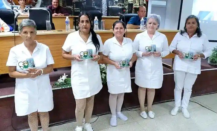 Reconocen a profesionales de la Enfermería en Villa Clara