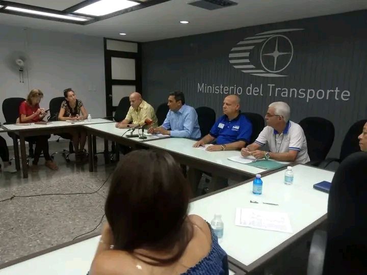 Reorganizan principales servicios del transporte ante limitaciones de combustible