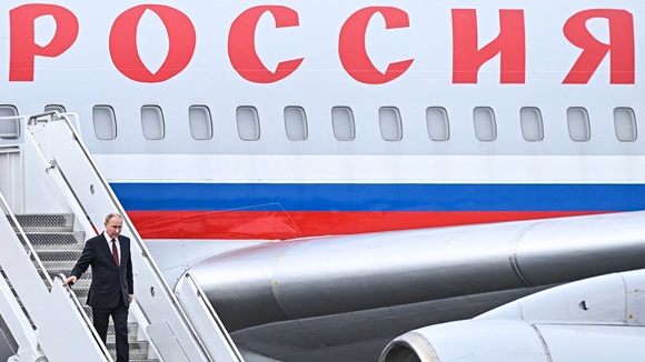 Vladímir Putin llega a Beijing en visita oficial