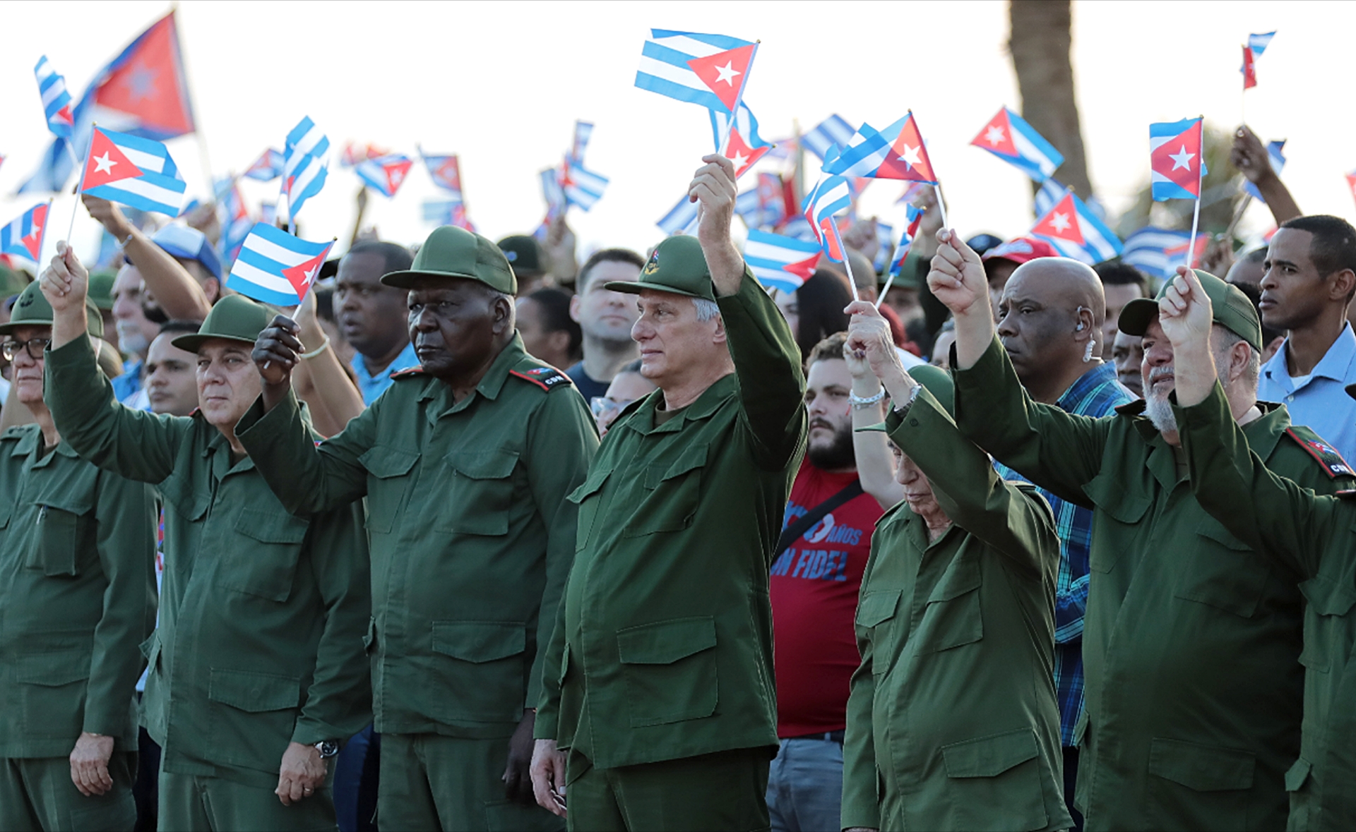 Miles de cubanos asisten a la Tribuna Antimperialista José Martí para mostrar su apoyo a Raúl y a la Revolución cubana. Foto: Abel Padrón Padilla/Cubadebate.
