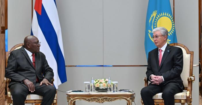 Presidente de Kazajistán recibió al Vicepresidente cubano Salvador Valdés Mesa