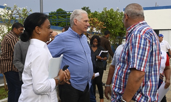 Díaz-Canel visitó la planta potabilizadora de agua Norte-Habana