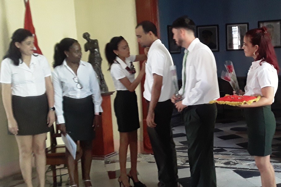 Reconocen a trabajadores del Banco Popular de Ahorro