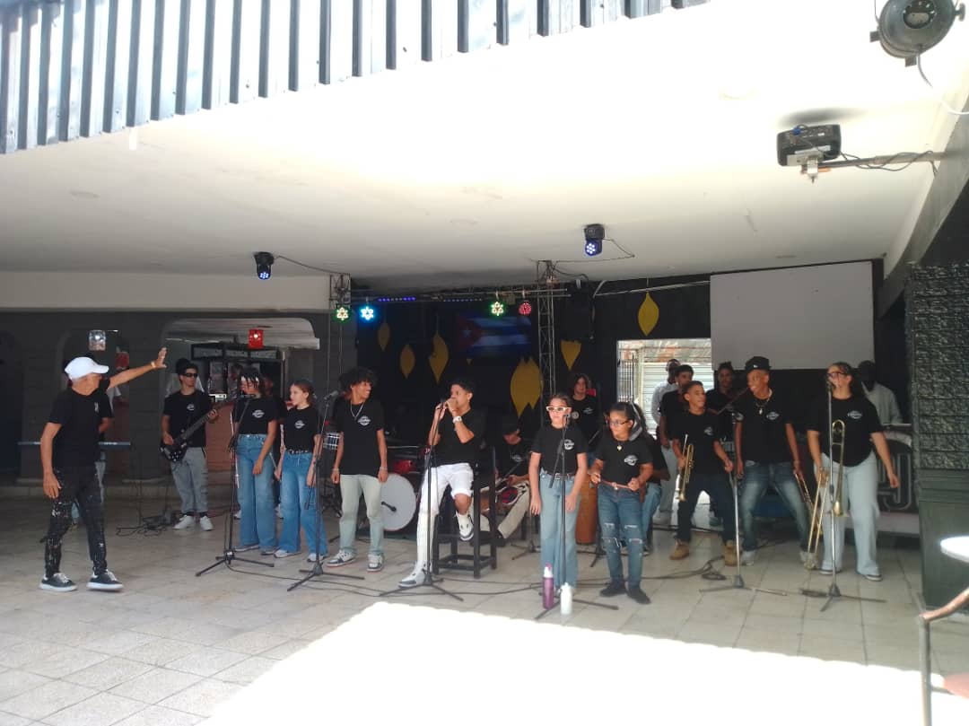 Entrega ARTEX Premio "El Coralillo" en Jornada por la Cultura Cubana