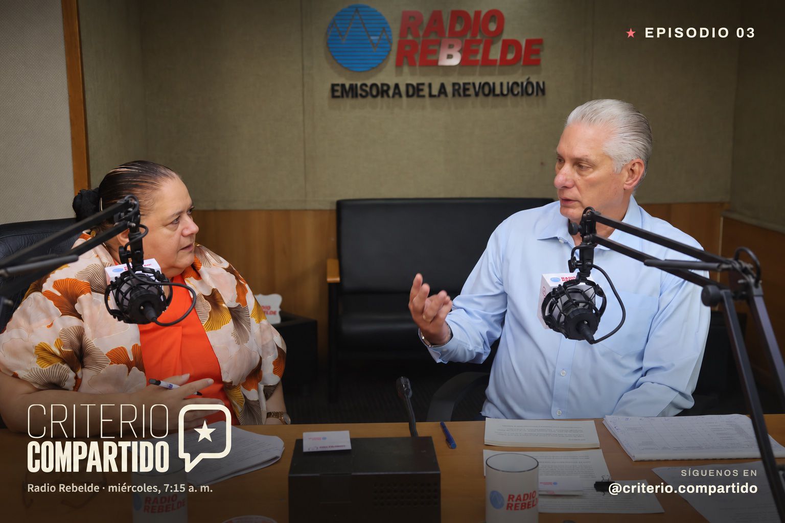 El Primer Secretario del Comité Central del Partido y Presidente de la República, Miguel Díaz-Canel Bermúdez, junto a la periodista Bárbara Betancourt, durante la tercera emisión de Criterio Compartido, transmitida este miércoles 21 de octubre de 2026 por Radio Rebelde. El espacio promueve el diálogo directo con la población y el seguimiento a sus inquietudes, propuestas y preocupaciones.