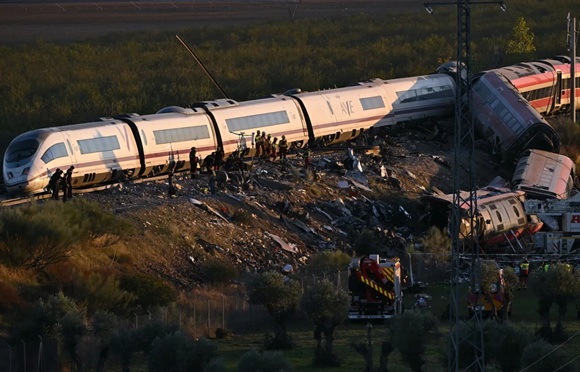 España anuncia tres días de duelo oficial tras accidente ferroviario