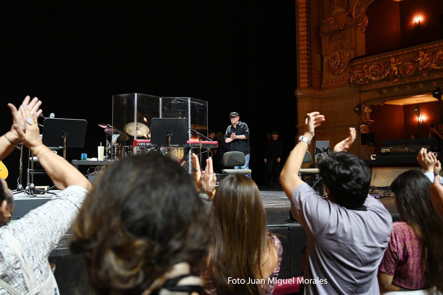 Silvio Rodríguez enternece al Liceu de Barcelona