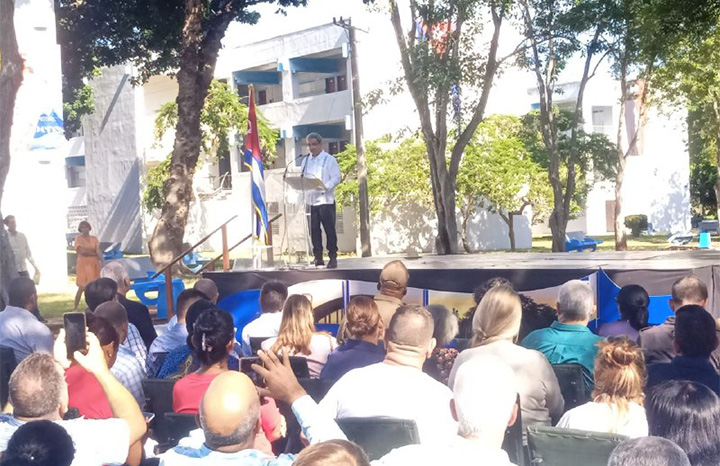 Díaz-Canel acompaña a la Educación Superior en acto de inicio de curso