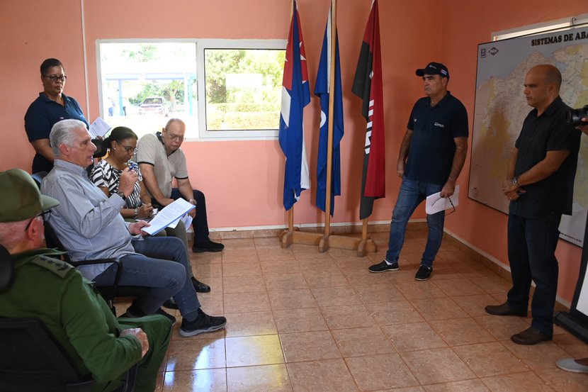 Díaz-Canel en Cuenca Sur: «Hay voluntad, con un enfoque propio del momento, de poder encontrar soluciones a los problemas»